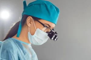 Amexors qualified-focused-female-surgeons-wear